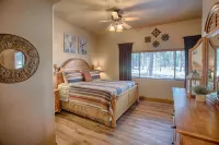 Updated 5 Bedroom home in gated community of Pinetop Crossings!