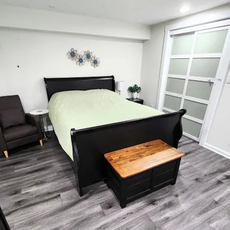 1 Bdrm Modern Oasis Near Everything.