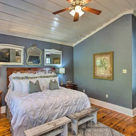 *NEW* King Bed/Fireplace/Jetted Tub/Free Bikes