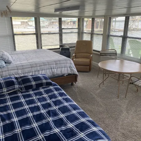 Beautiful Home on Kingsley Lake with Private Dock, 4 Kayaks