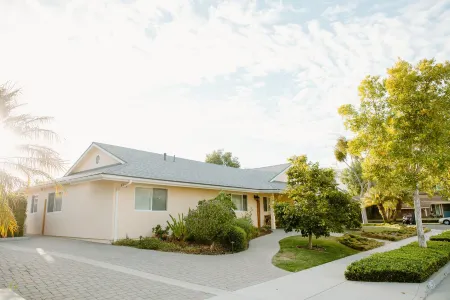 Spacious home 7 minutes away from the beach! Отели в г. Голета