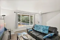 Cozy Lake City Getaway Hotels in Joint Base Lewis-McChord