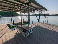 Lakefront Retreat - family friendly with easy access to I-85!