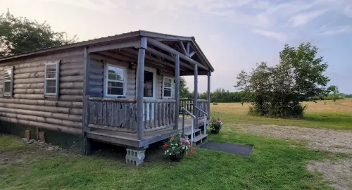 Cozy year round cabin near Acadia and ATV trails, and pet friendly!