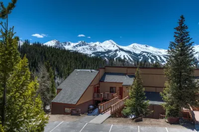 Ski Area Views! Hip Two-Bed+Loft. Free Bus to Town Hotel di 