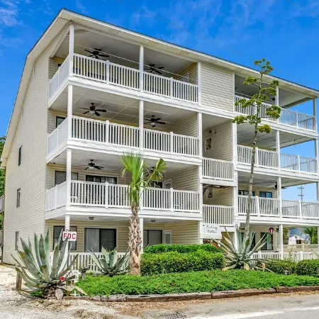 Cozy/Clean Ground Floor Surfside Beach Condo 1 Block walk to Beach Pet Friendly
