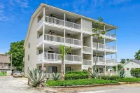 Cozy/Clean Ground Floor Surfside Beach Condo 1 Block walk to Beach Pet Friendly