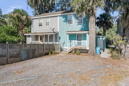3 bedroom 2.5 bathroom home in Port Royal! - Close to all bases
