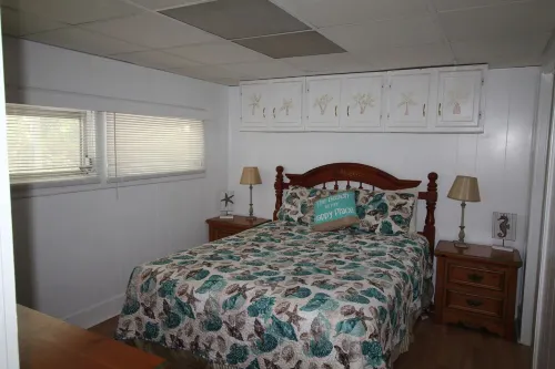 Cozy Cottage in St Lucie Village on the Indian River Lagoon with a 250 ft dock