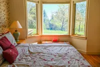 Enjoy our ski in ski out condo. Located mid-mountain at Solitude Peak!