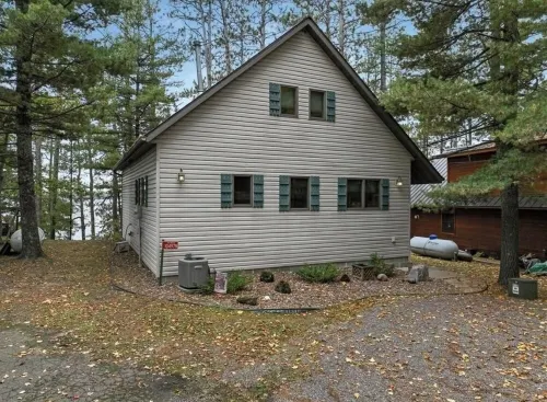 Updated, Tranquil Retreat on Round Lake - 3 Bed, 3 Bath with Sleeping Loft