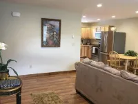 Downtown Cody!!! Bobbi's Bunkhouse B