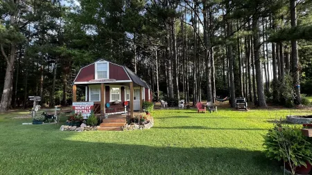 Whispering Pines Cabin near beautiful Lake Ouachita