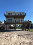 3-bedroom house in charming Surfside Beach with AC, WiFi
