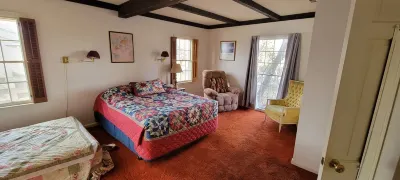 Funky and Charming Home! Hotels near Laramie Historic Railroad Depot