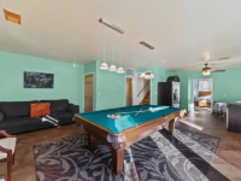 Sleeps 20. Inside Lake Norman State Park; Kayaks, Canoes, Theater, Pool Table Hotels in Fallstown
