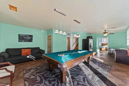 Inside 2000 Acre Lake Norman State Park; Kayaks, Canoes, Theater, Pool Table Отели в г. Фолстаун