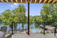 Lakefront Retreat on Lake Taneycomo, Near Branson Landing and Attractions
