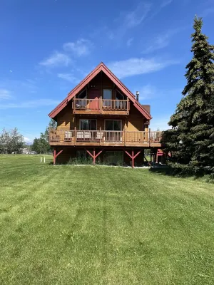 Perfect Alaskan Get away! Comfy, cozy, and remote…you will not regret it.
