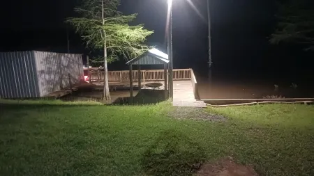 Cozy home with great fishing from dock.Peaceful and Private with nature trails. Отели в г. Юнион Пэриш