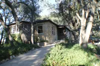 FARM HOUSEPaso Robles, 46 West, Fire pit, Pet friendly Hotels near Kiler Ridge Olive Farm