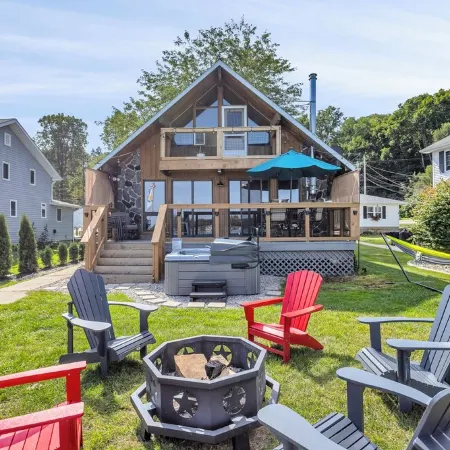 Cozy 3BR lakefront cottage with hot tub perfect for families w/ private dock.
