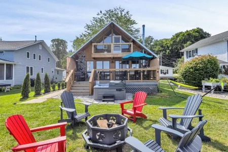 Cozy 3BR lakefront cottage with hot tub perfect for families w/ private dock.
