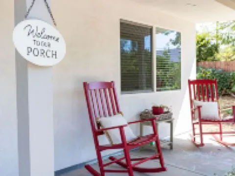 Adorable 4 Bedroom Guest House WPool + Jacuzzi Hotels in Poway