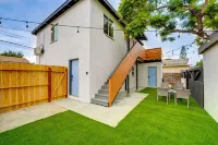 Beautiful 2 BR Home w/ Garage Parking On Premises
