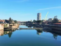 Nice,bright,with view of canal and Roman bridge,free parking-wifi-A/C