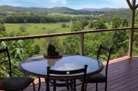 Secluded Rural Oasis: Misty Mornings and Expansive, Far Mountain Views