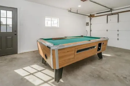 Perfect Peach with Game Room Отели в г. Мур