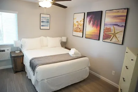 Luxury, Just Remodeled one bedroom #7 just 167 feet to the Boardwalk and Beach! Отели рядом с достопримечательностью «Ошен Дискавери Институт»