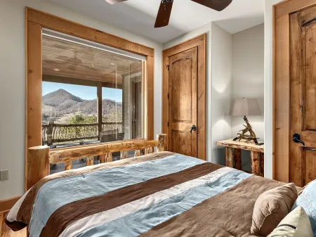 Luxury Mountain Estate w Panoramic Mountain Views