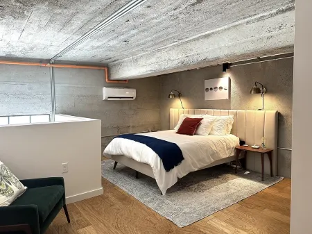 Historic Rogers Milk Plant- Bike, Shop, & Eat Отели в г. Роджерс