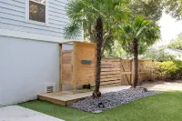 Coastal oasis: heated pool, rooftop, putting green + walk to the beach