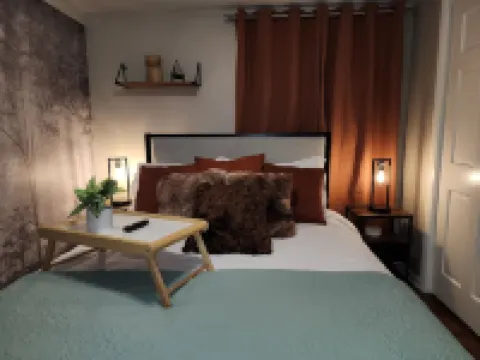 Cozy 2 bd/1ba upper apt -Free WIFI, parking -1mi to Geneva 3rd & Chicago Metra