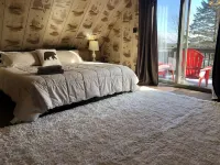 Charming Cottage on a hill by Camelback and Kalahari