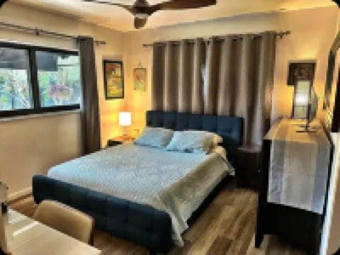 Unique Clean Private Pet Friendly House Close to Beaches and Wilton Manors Hotels in Oakland Park