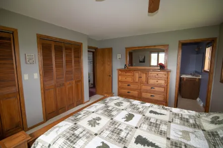 Spacious, Secluded Sanctuary!  Very Clean!  5 Queen Beds!  Wildlife Viewing.