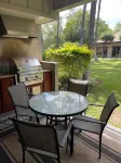 Hawaiian-Style Garden View 2-Br Villa, Ground Floor AC Kitchen & Beach Club Pass