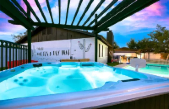 Lake Front Paradise, Pool and Hot Tub-Bubbly