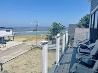 Cozy Costal Cottage ~ Prime Location ~ Just Seconds from Hills Beach!