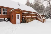 4-bedroom cabin just 10 minutes from Adirondack Park