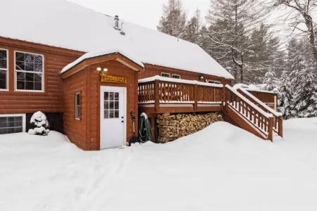 4-bedroom cabin just 10 minutes from Adirondack Park Отели в г. Herkimer County