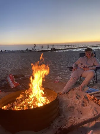 Best of Both Worlds! 5th Avenue Beach and Downtown Within Walking Distance!!