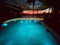 Oasis on the Gulf, screened pool, sunset, kayaks! - Hot Tub