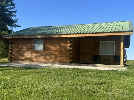 Yellow Banks Log Cabin with Lake Views