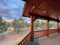 Sugar Knoll Lodge / 3 Story, 5bdr, HOT TUB, East Zion, Bryce and Grand Canyon