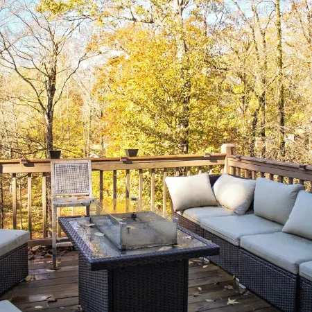 Luxurious 5-Bedroom Lakeside Retreat with Hot Tub, Fire Pit and Dolly Room